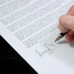 assinar documento é rubrica ou rúbrica
